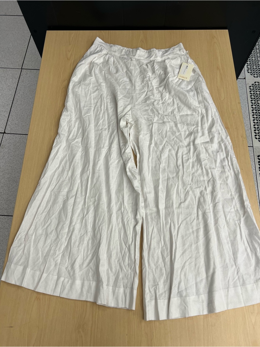 Parker Wide-Leg Bermuda Shorts — White